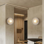 Vue de côté de la lampe murale beige, dimensions compactes
