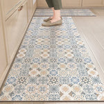 Tapis à motifs géométriques élégants avec des tons neutres, créant un design de sol attrayant et raffiné.
