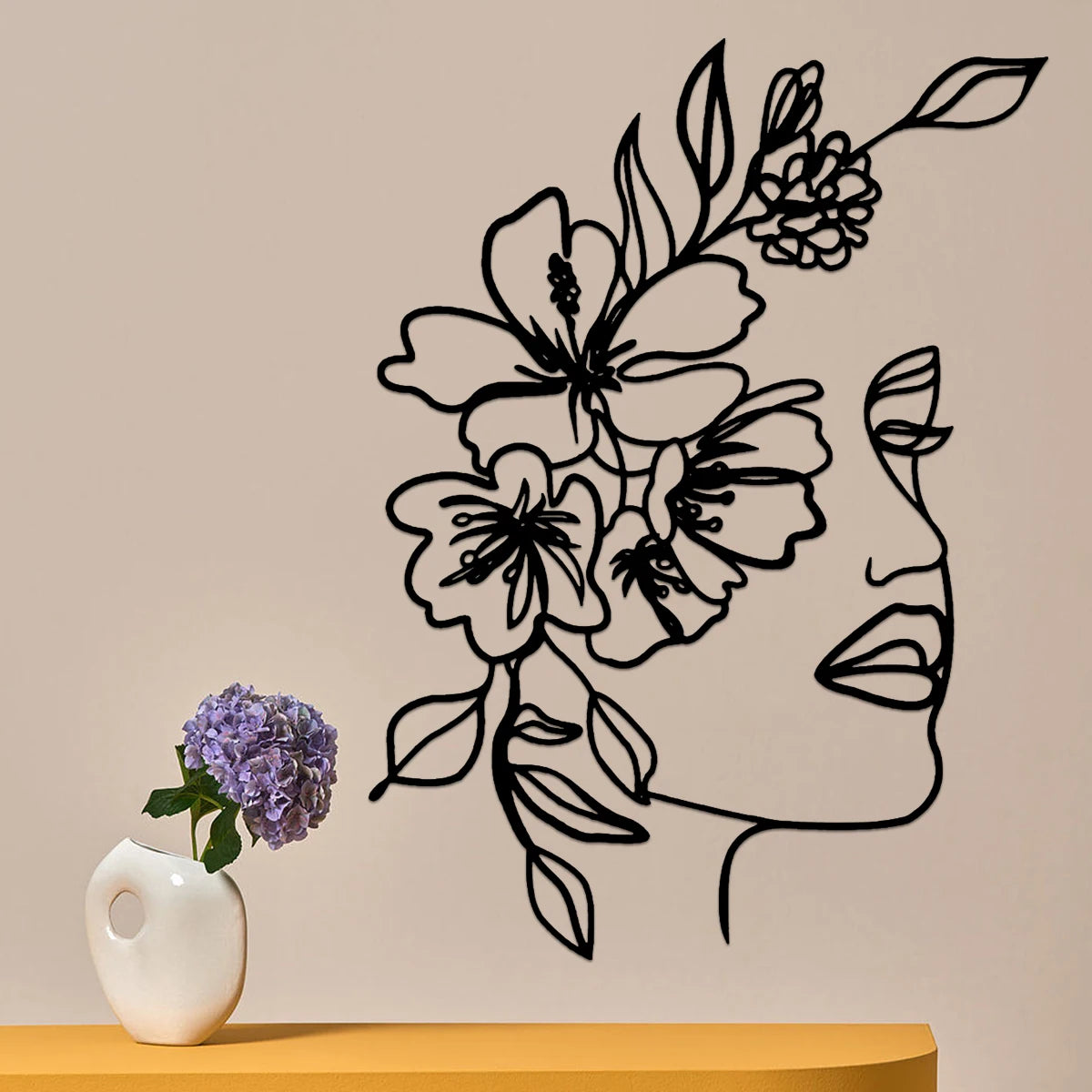 Décoration chambre femme avec sculpture métal visage
