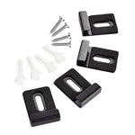 Installation des clips de miroir sur un mur blanc