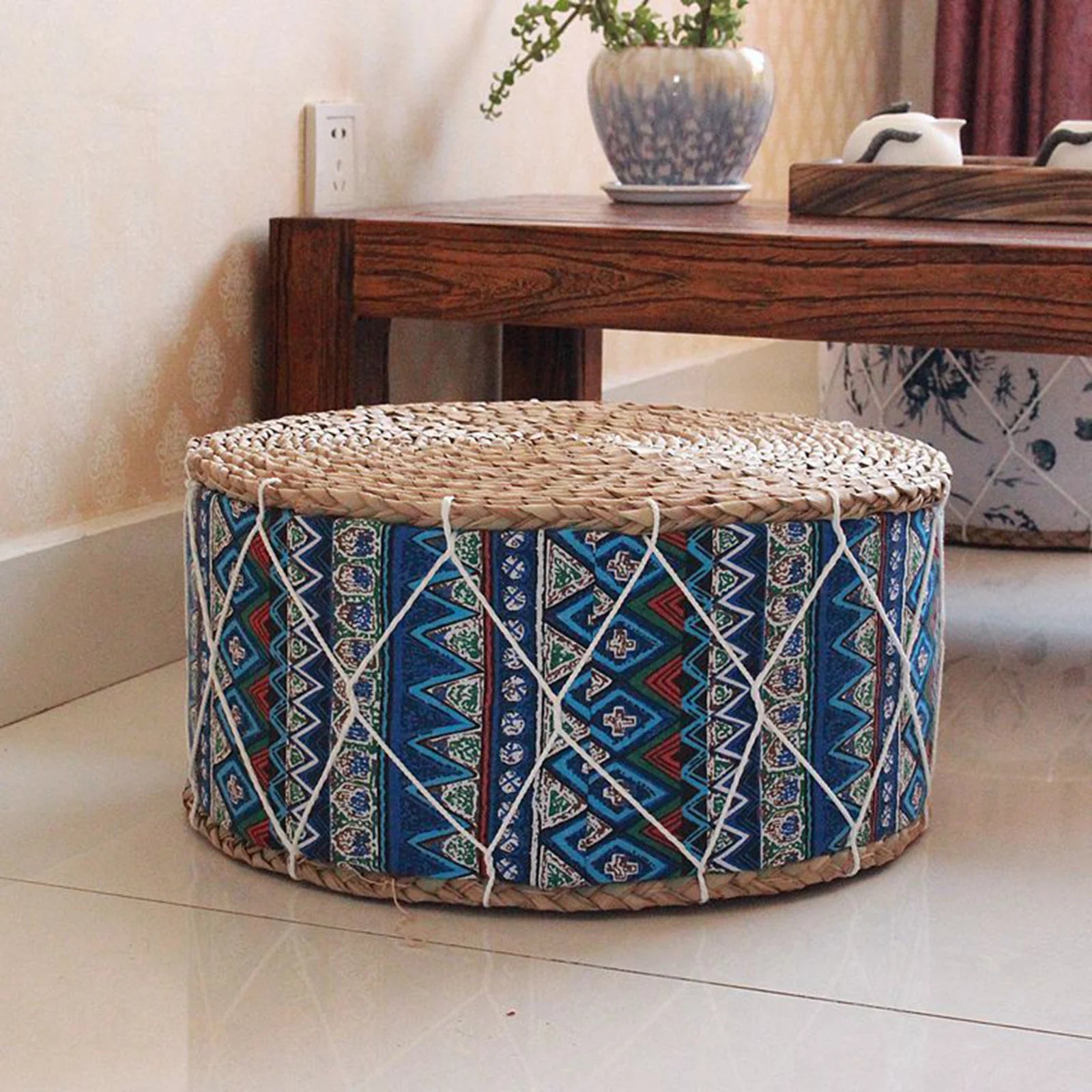 Détail du tissage en paille naturelle du coussin