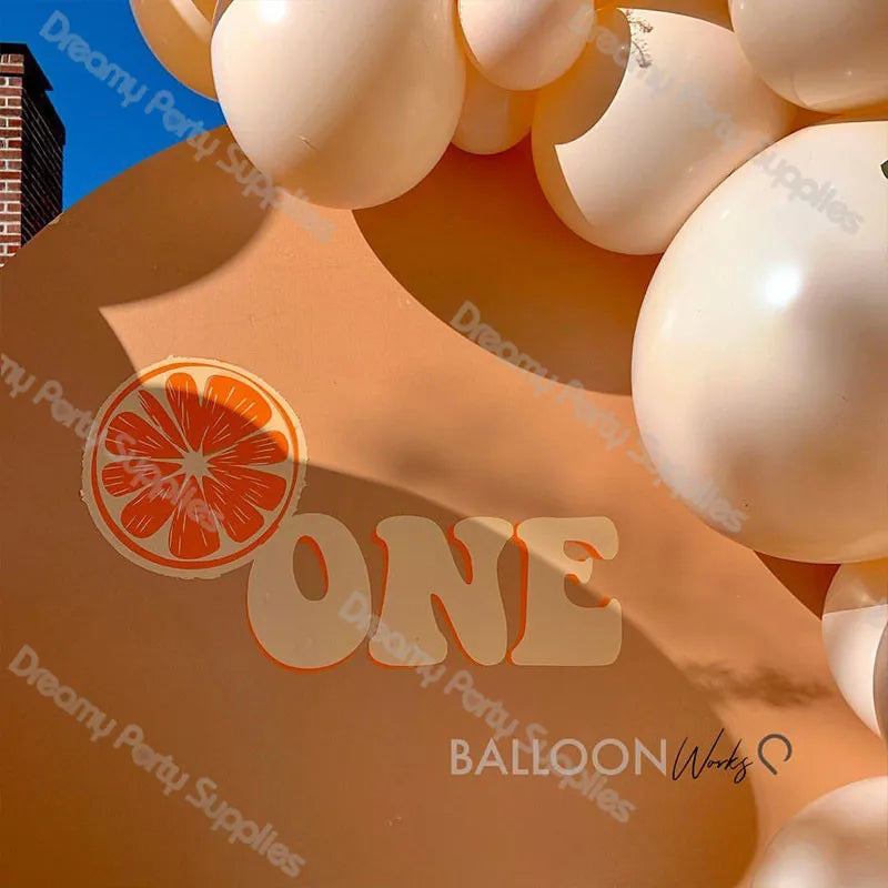 Détail de la texture terre cuite oxydée des ballons