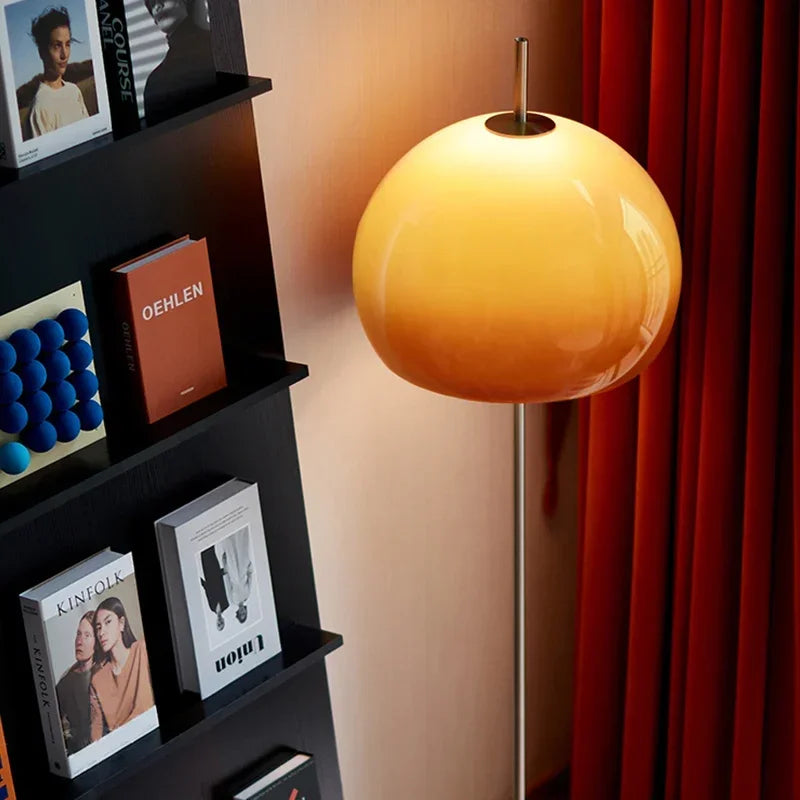 Lampe champignon orange éteinte montrant son design élégant