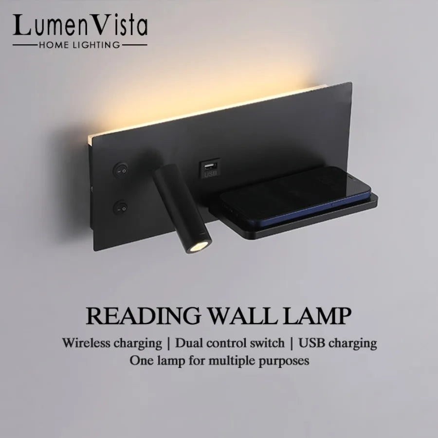 Lampe murale LED moderne avec charge sans fil dans une chambre adulte