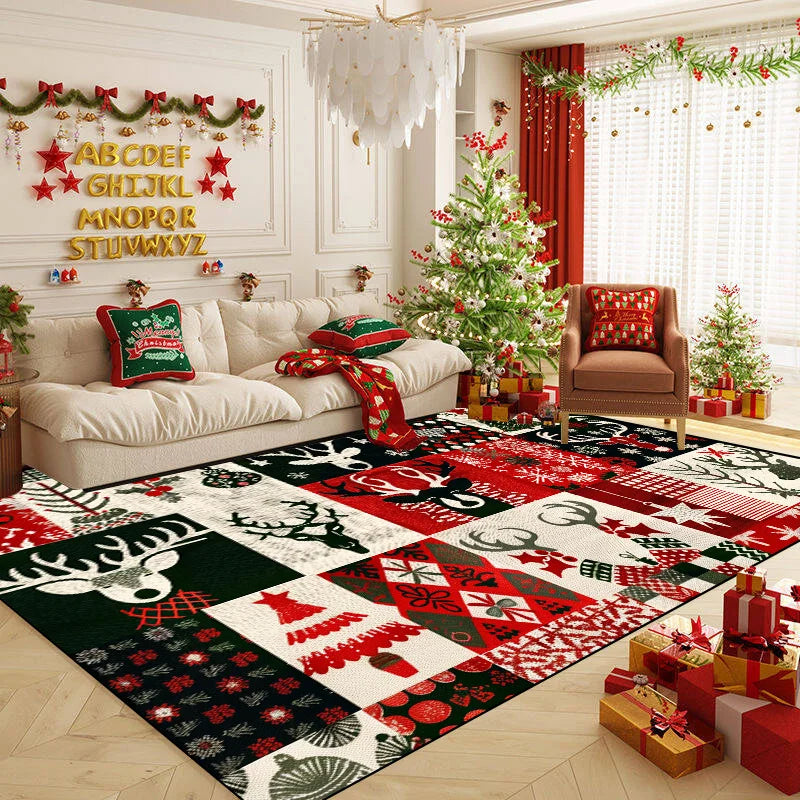 Élégant salon décoré pour Noël avec un magnifique sapin de Noël, des guirlandes et un tapis avec des motifs festifs.