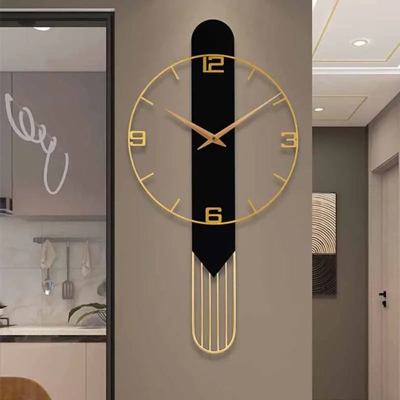 Horloge murale silencieuse dans une chambre décorée style nordique