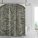 Rideau de douche motif noir et blanc avec des éléments de plomberie en argent, suspendu dans une salle de bain élégante. Ce rideau de douche, pièce de plomberie essentielle, ajoute une touche de sophistication à tout espace de toilette grâce à son design contrasté et sa qualité supérieure.