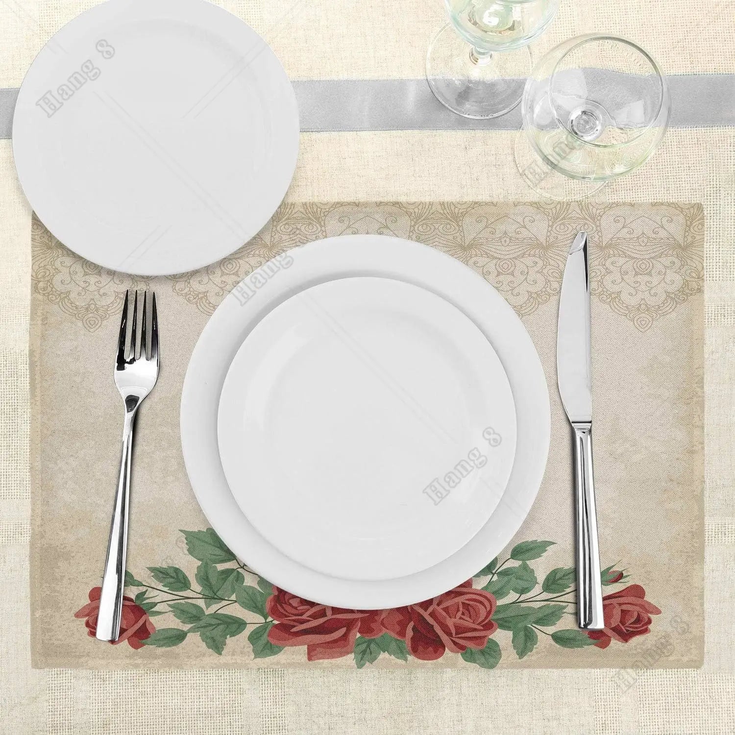 Set de table utilisé lors d'un thé de l'après-midi avec vaisselle