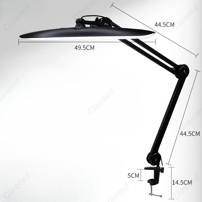 Lampe pince LED allumée avec lumière froide sur table de chevet