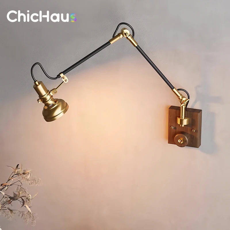 Applique murale orientable en cuivre et noyer avec abat-jour blanc