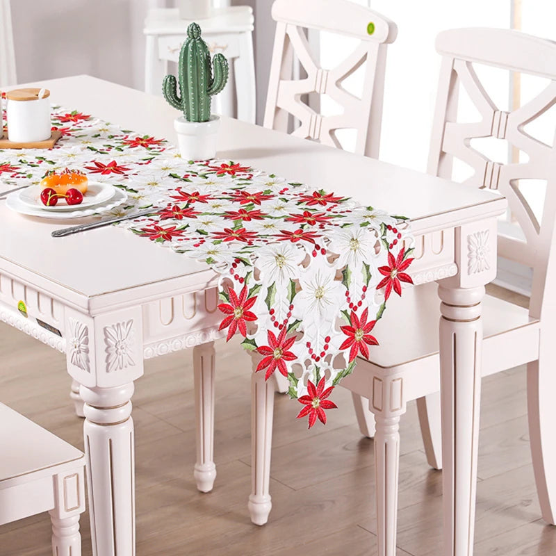 Chemin de table brodé rouge pour ambiance festive