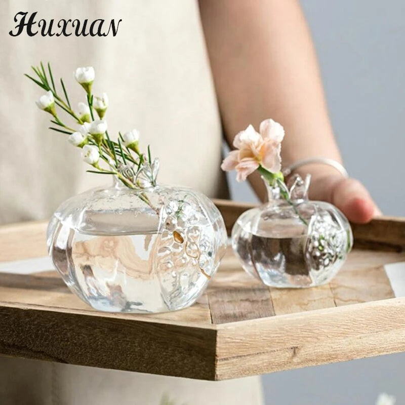 Vase grenade transparent avec cailloux