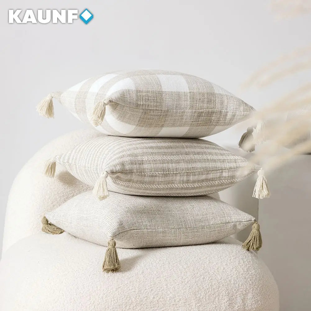 Housse de coussin lin crème sur chaise