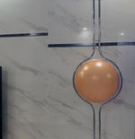 Lampadaire rouge design avec deux sources lumineuses
