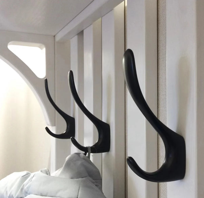 Porte-manteau mural noir 5 crochets en alliage zinc vu de face