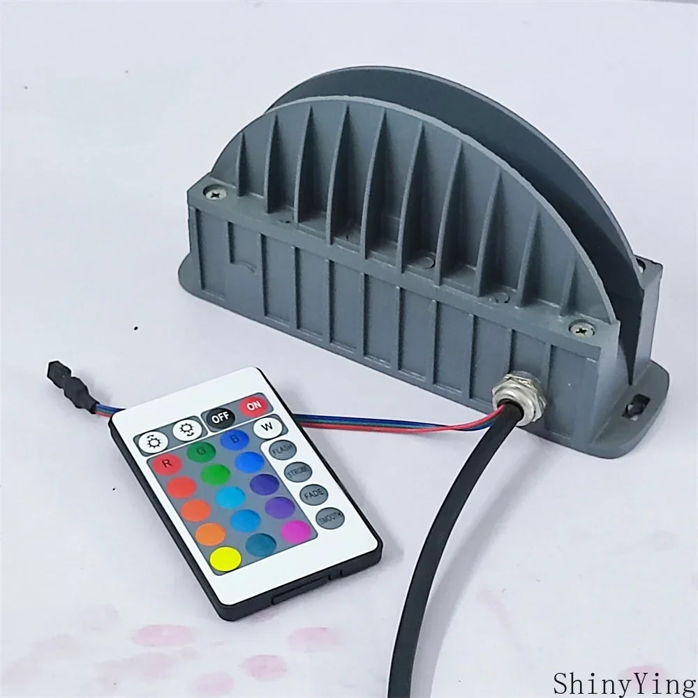 Applique murale LED linéaire dans couloir moderne