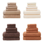 Assortiment de serviettes de bain moelleuses dans différentes couleurs neutres.