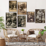 Cette galerie d'images vintage en noir et blanc crée une ambiance chaleureuse et nostalgique dans cet espace de vie apaisant et verdoyant.
