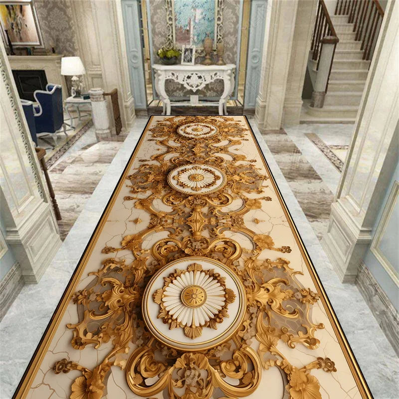 Un somptueux parquet décoré de motifs élaborés et ornés de dorures créant une atmosphère de raffinement et d'élégance dans cette pièce somptueuse.