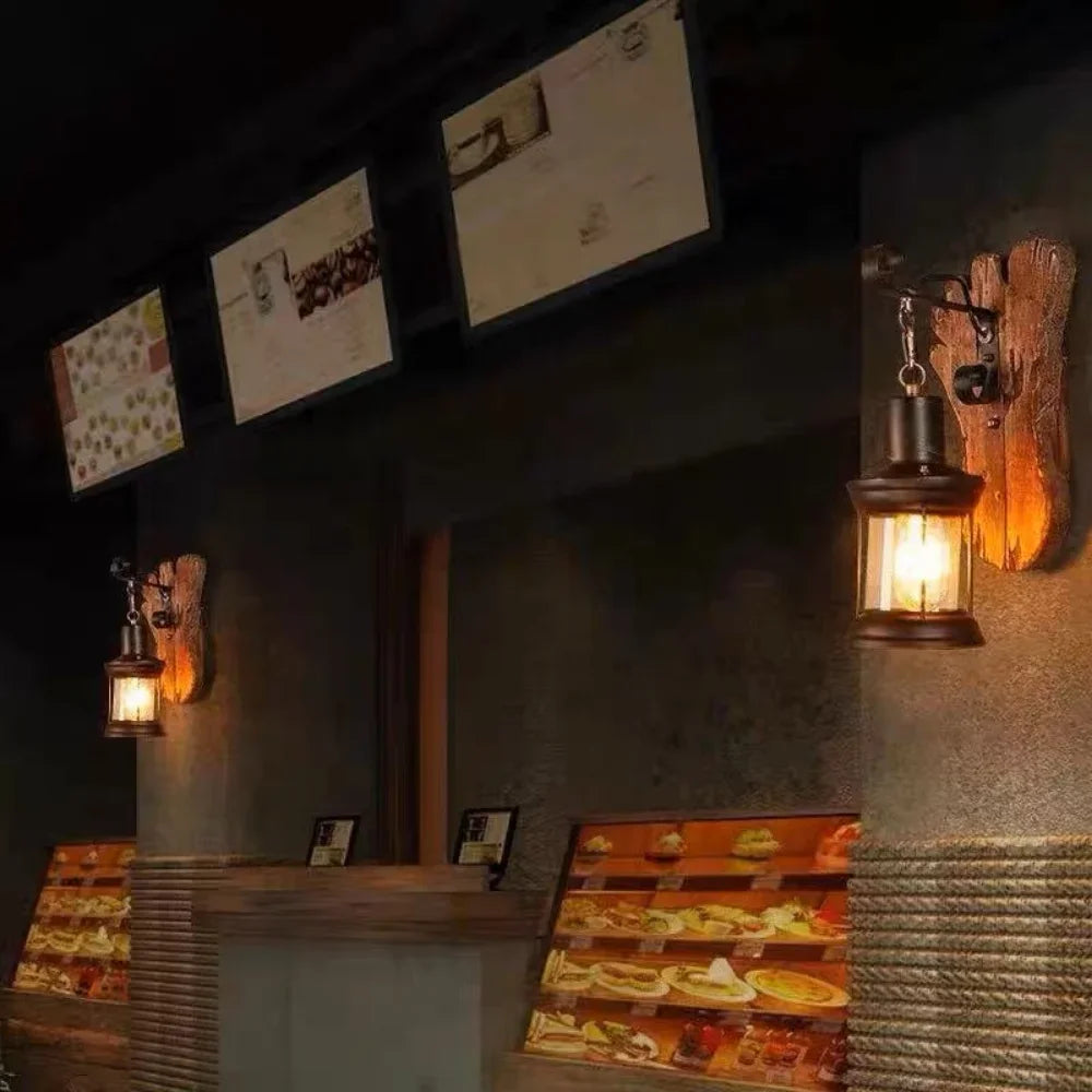 Applique murale LED allumée dans un intérieur loft rétro