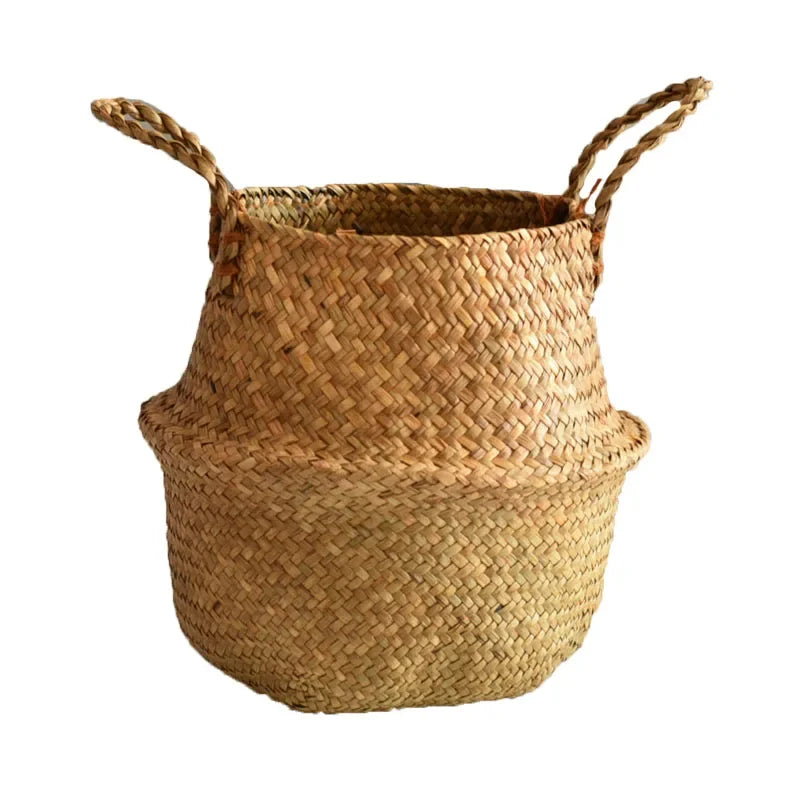 Panier en osier noir comme élément décoratif bohème