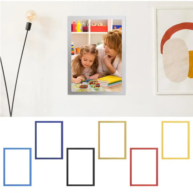 Cadre photo magnétique A4 argent sur mur blanc avec document