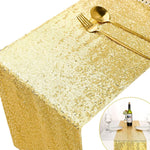 Chemin de table à paillettes dorées sur table de mariage