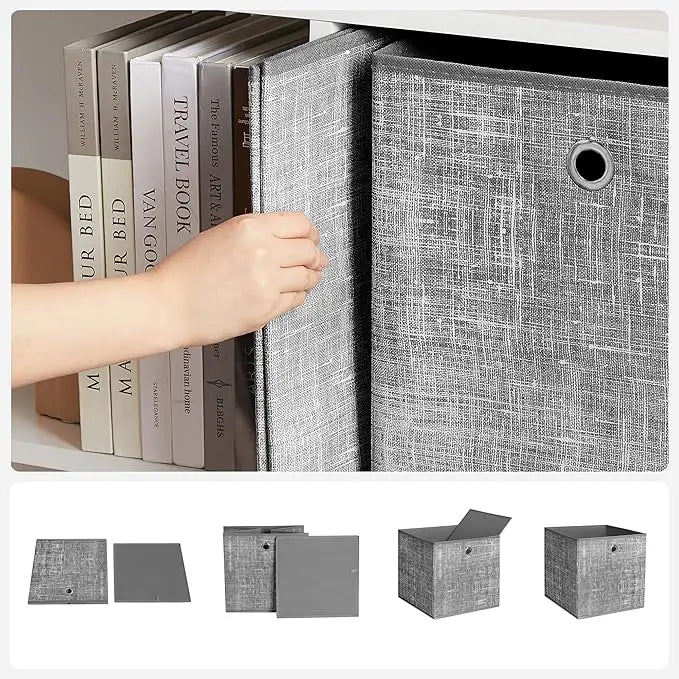 Organisation d'étagère avec boîtes de rangement gris clair et décorations