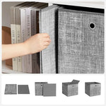 Organisation d'étagère avec boîtes de rangement gris clair et décorations