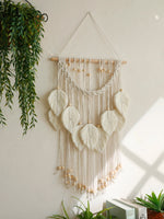 Tenture murale macramé motifs feuilles perles bois décoration salon boho chic