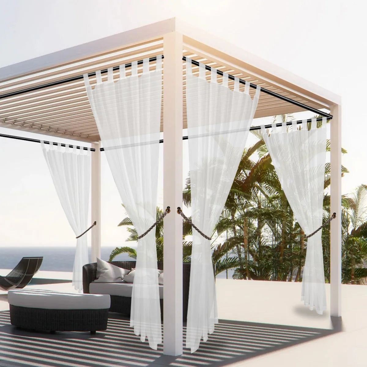 Rideau terrasse transparent imperméable sous la pluie