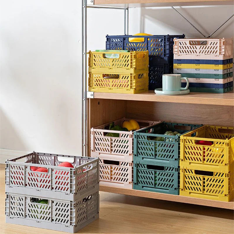 Paniers de rangement multicolores utilisés pour trier des jouets