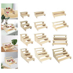 Présentoir en bois or avec desserts de fête pour décoration