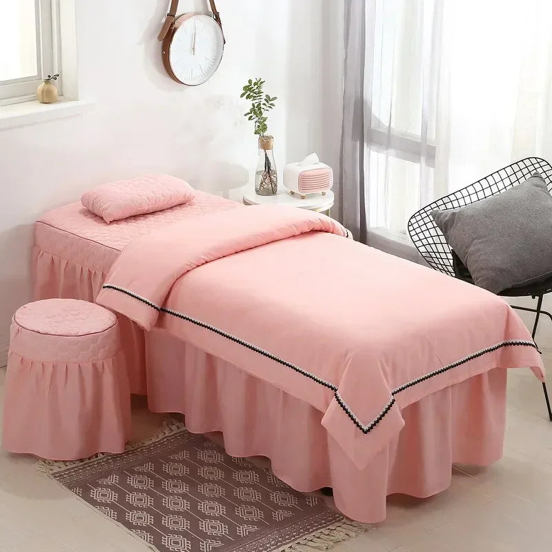 Housse de tabouret assortie au couvre-lit matelassé