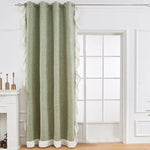 Rideau décoratif vert élégant avec œillets, idéal pour le salon. Ce rideau moderne ajoute une touche chaleureuse à votre intérieur, parfait pour créer une ambiance apaisante. Taille ajustable, facile à installer sur n'importe quelle tringle. Complétez votre décoration avec ce rideau chic et fonctionnel.