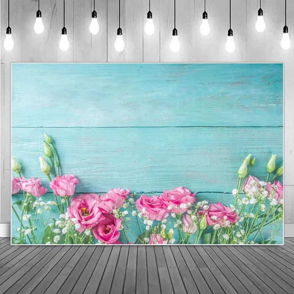 Toile de fond bois fleurs utilisée pour un shooting produit