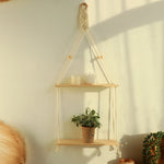 Étagère murale flottante en macramé et bois de pin style boho vue de face