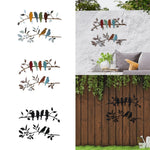 Détail des oiseaux sur la branche en métal fer