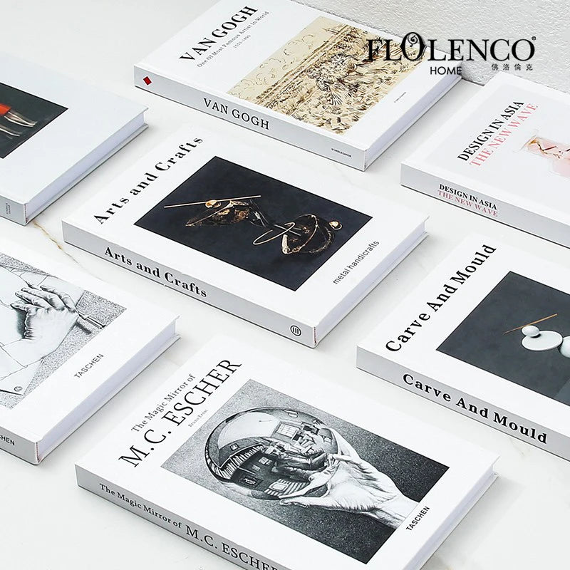 Faux livre décoratif rigide moderne en couleur noire sur une étagère blanche