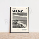 L'image représente un paysage côtier de San Juan, avec une ville construite sur des falaises surplombant la mer.