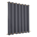 Rideau obscurant gris avec œillets dorés, idéal pour chambre ou salon, offre élégance et confort en bloquant efficacement la lumière. Design moderne et polyvalent, facile à installer. Parfait pour une décoration intérieure contemporaine.
