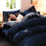 Housse de couette 220x240 dépliée montrant sa taille généreuse