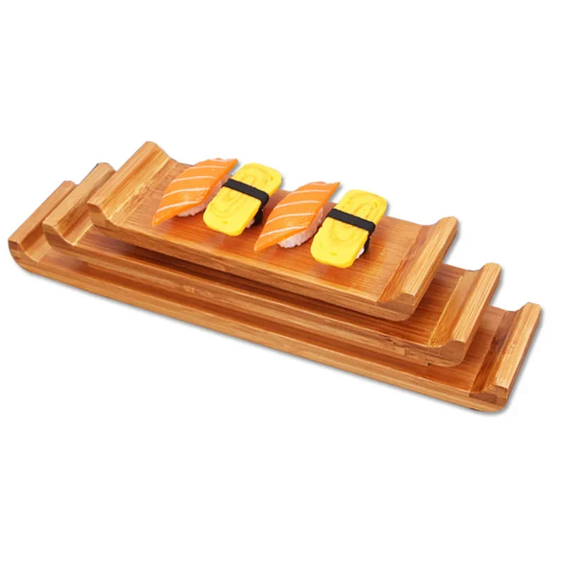 Plateau en bois pour sushi japonais en couleur rouge sur table