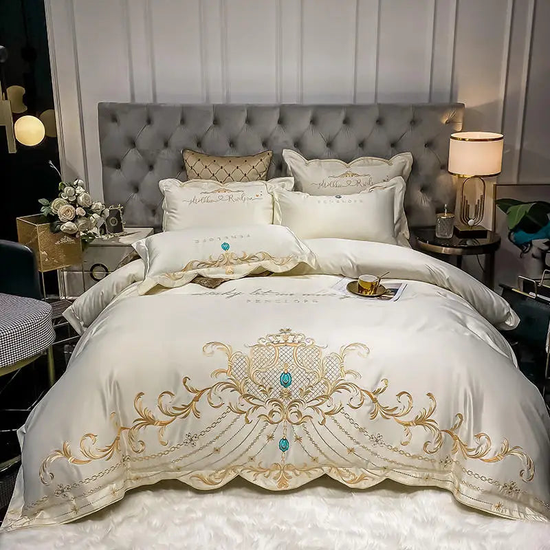 Parure de lit chic satin coton brodé doré beige vue d'ensemble