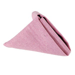 Serviette de cuisine rose en tissu de texture côtelée.
