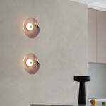 Applique murale LED en verre gris ambre style Art Déco éclairée