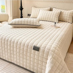 Couvre-lit velours matelassé carreaux gris clair