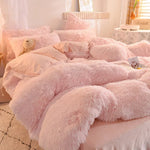 Housse de couette en fourrure Queen 220x240cm couleur blanche sur lit