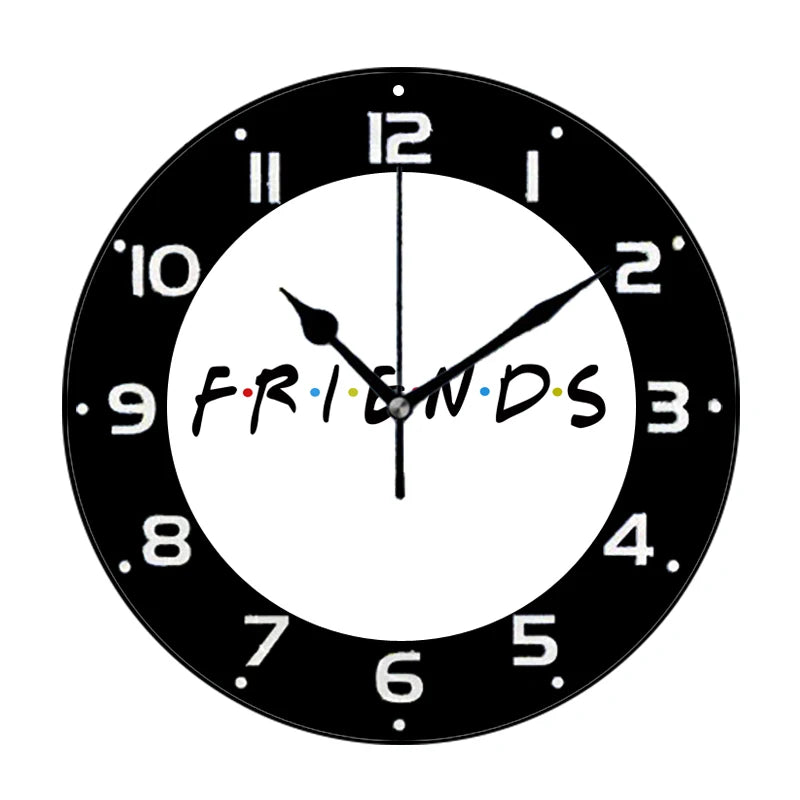 Vue de profil de l'horloge murale montrant son épaisseur