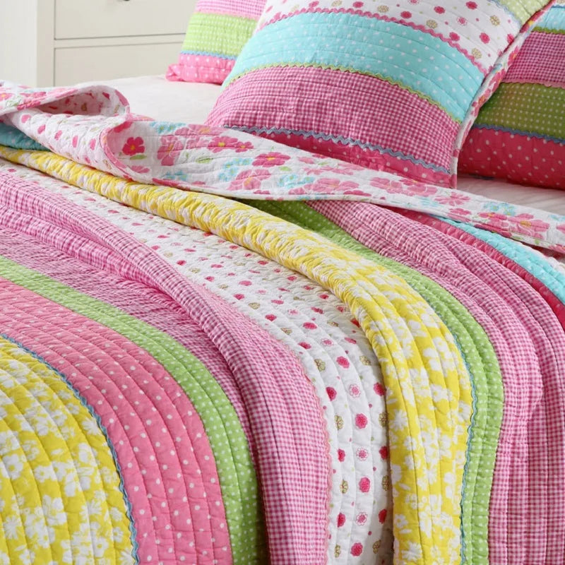 Ensemble couvre-lit matelassé avec taies d'oreiller assorties